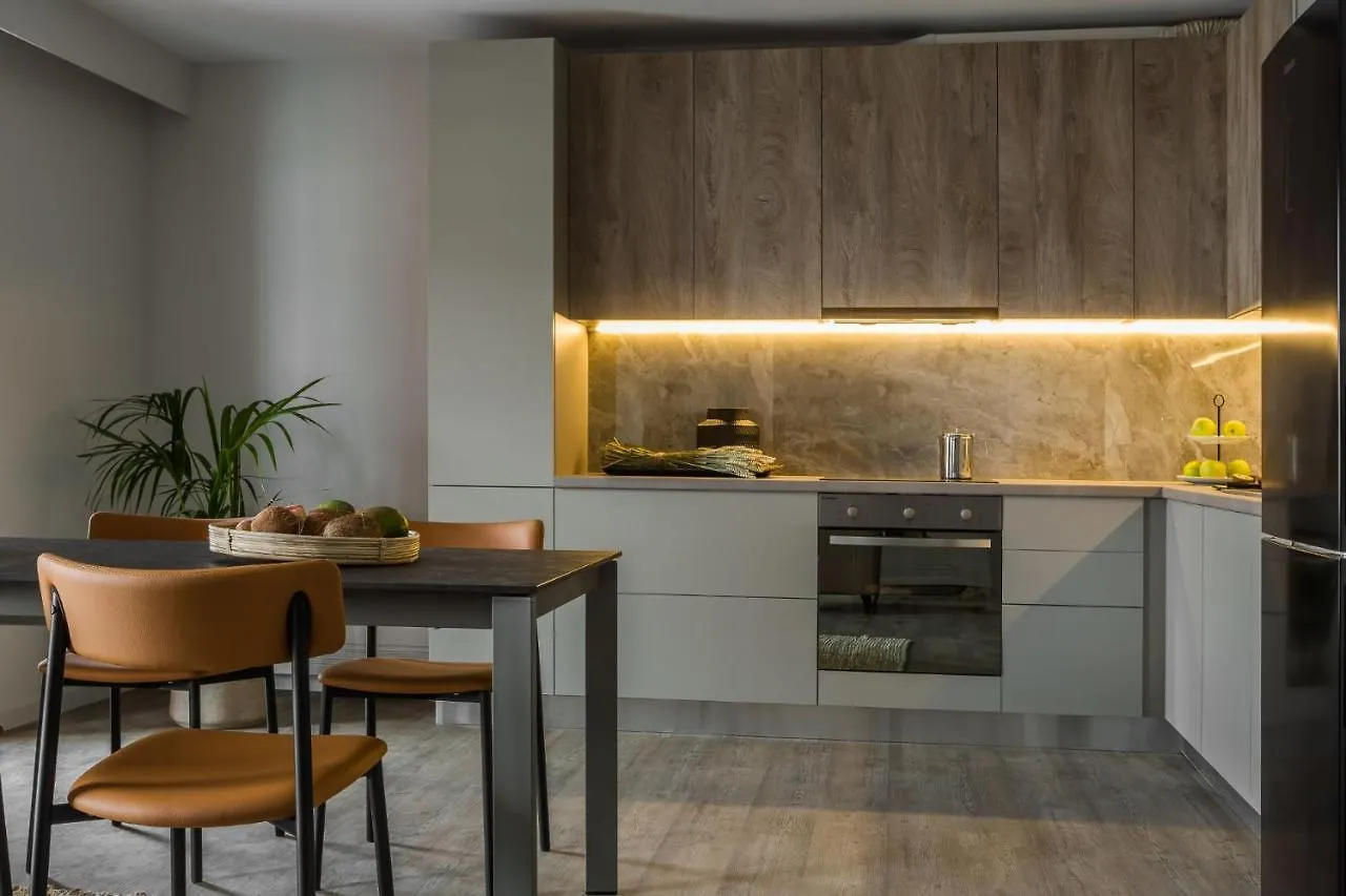The Twelve Suites Collection 아르고스톨리온 아파트호텔