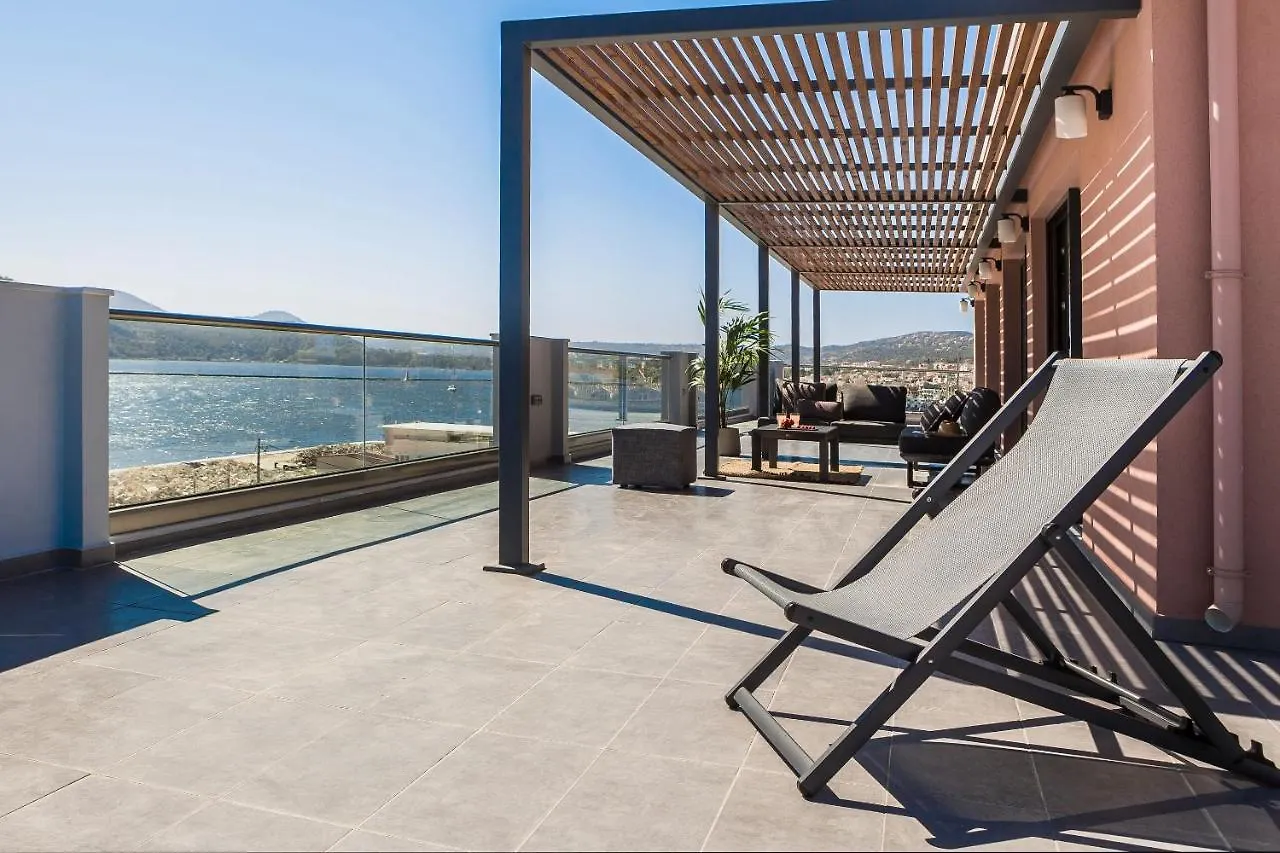 The Twelve Suites Collection 아르고스톨리온 아파트호텔